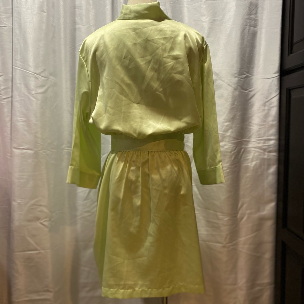 Cabernet Spring Green Robe - Picture 5 of 6